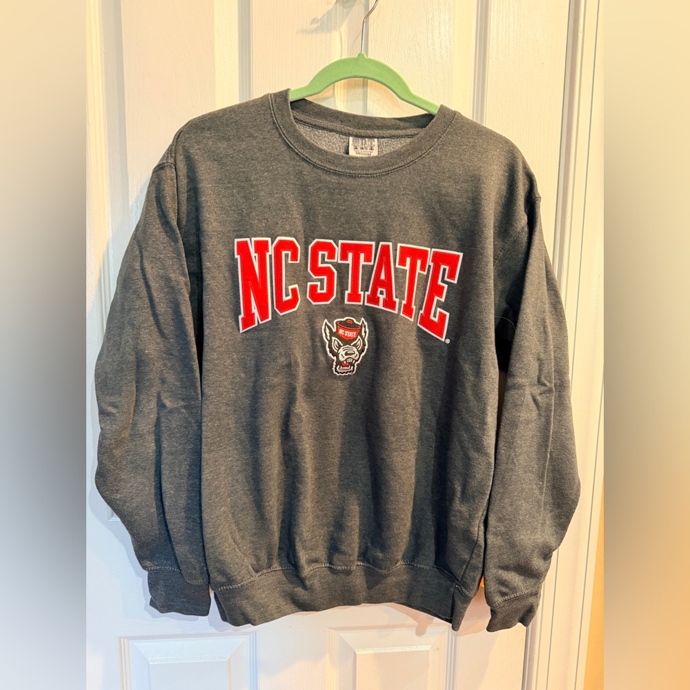 Classic Gray NC State Crewneck Sweater Unisex Size Medium